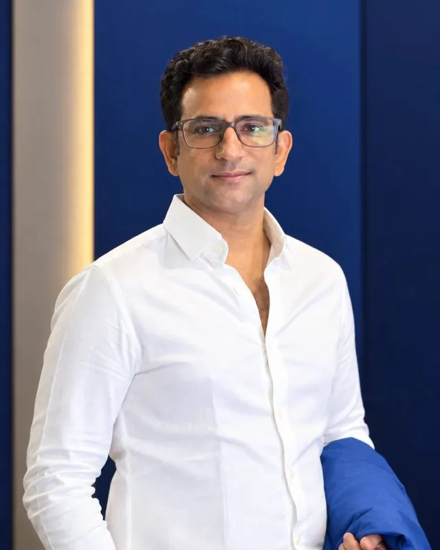 Dinesh Jain, Director